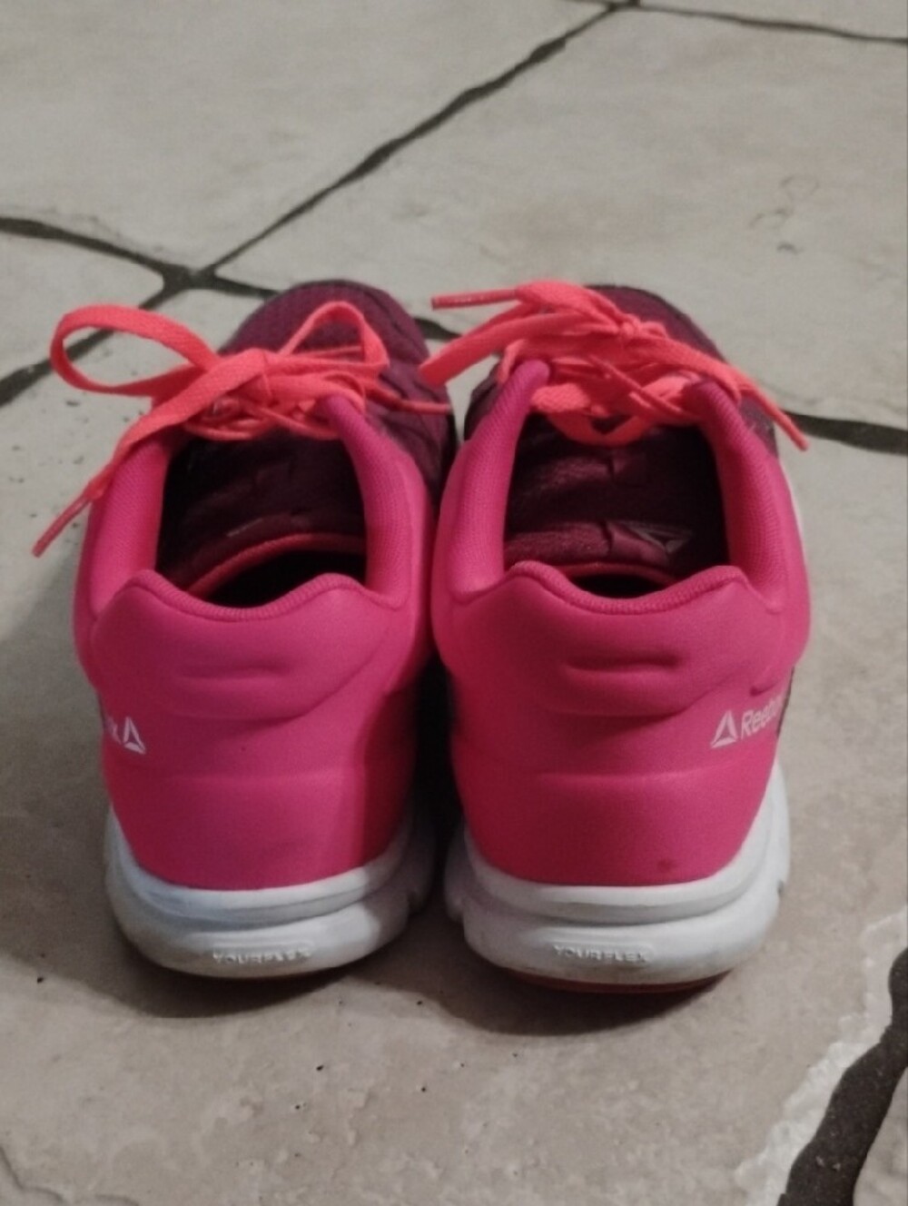 Women's Reebok Sneakers 10 - Picture 3 of 5